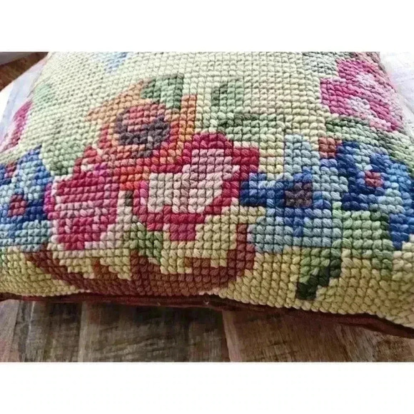 Vintage Needle Point Floral Pillow 17x17/ Velvet Backing Beautiful Colors - Picture 11 of 16